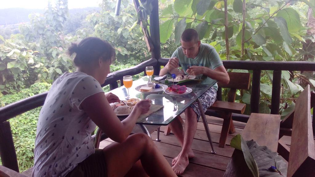 The Local Story Resort Ban Mon Talaeng Buitenkant foto