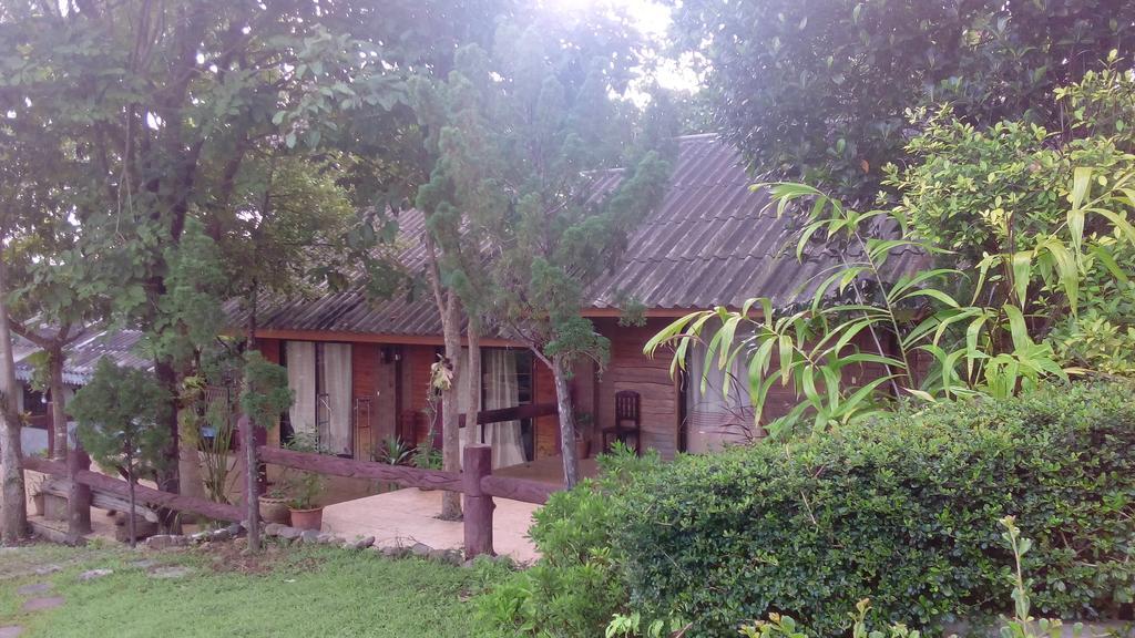 The Local Story Resort Ban Mon Talaeng Buitenkant foto