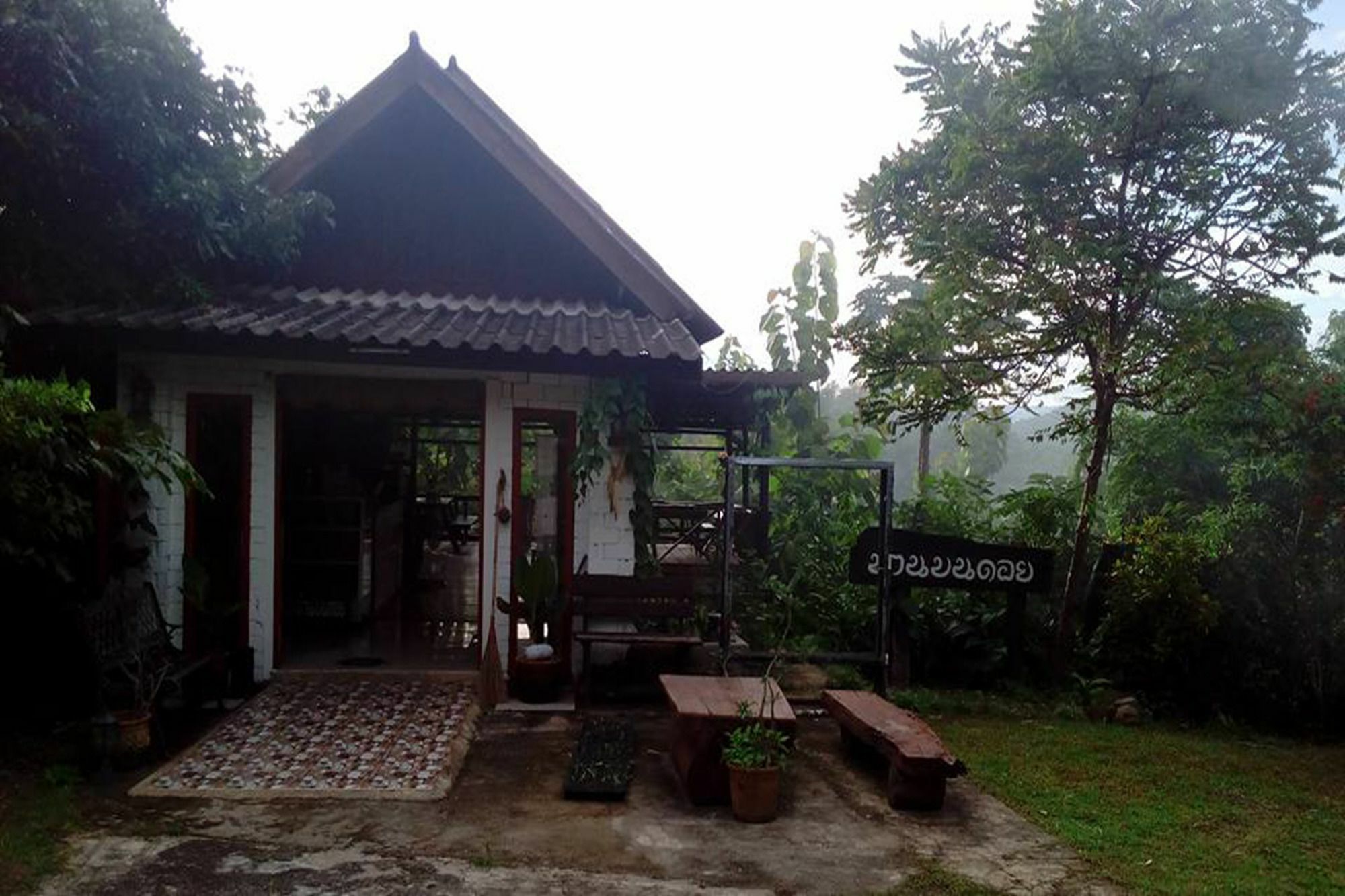 The Local Story Resort Ban Mon Talaeng Buitenkant foto