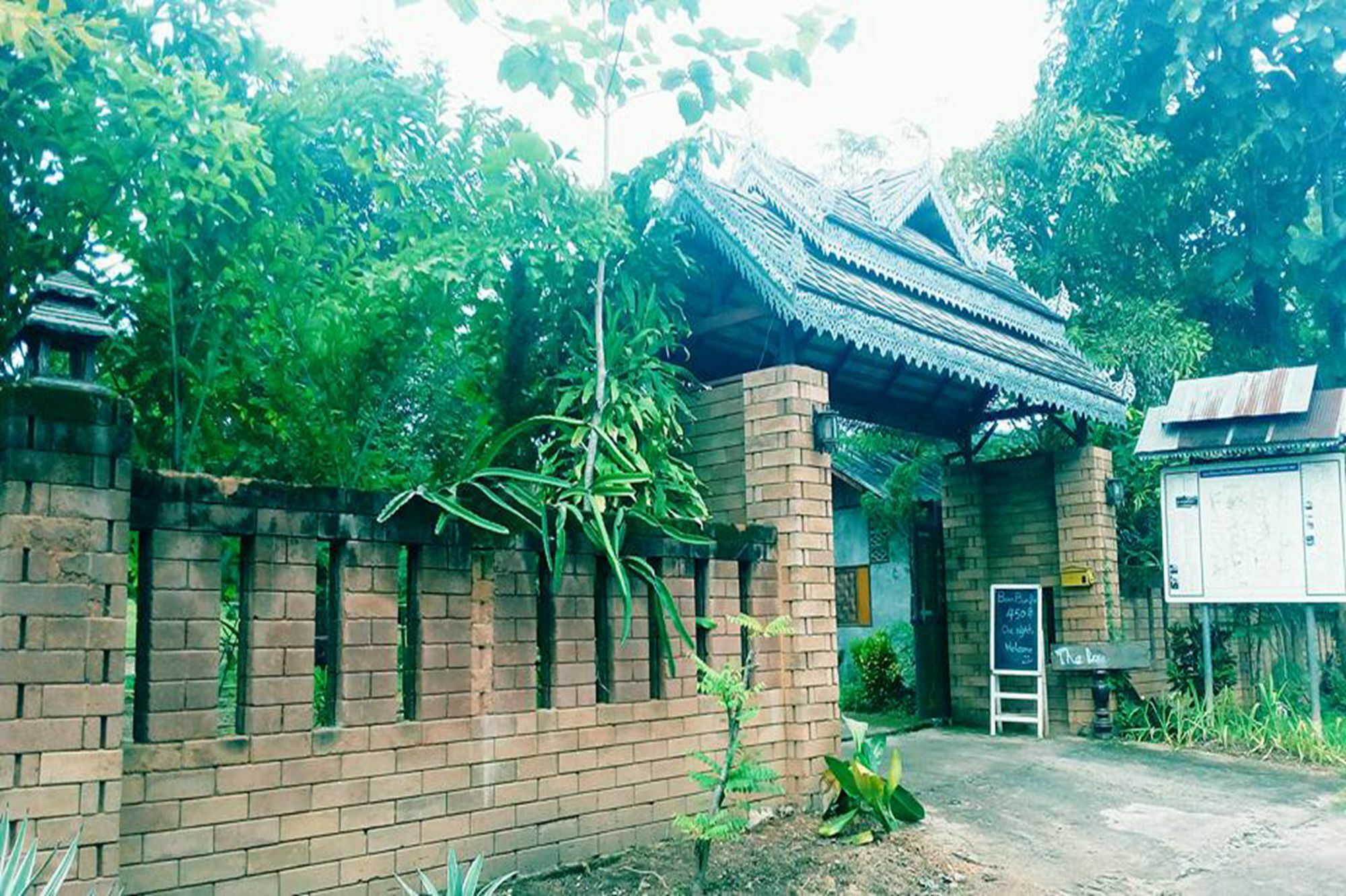 The Local Story Resort Ban Mon Talaeng Buitenkant foto